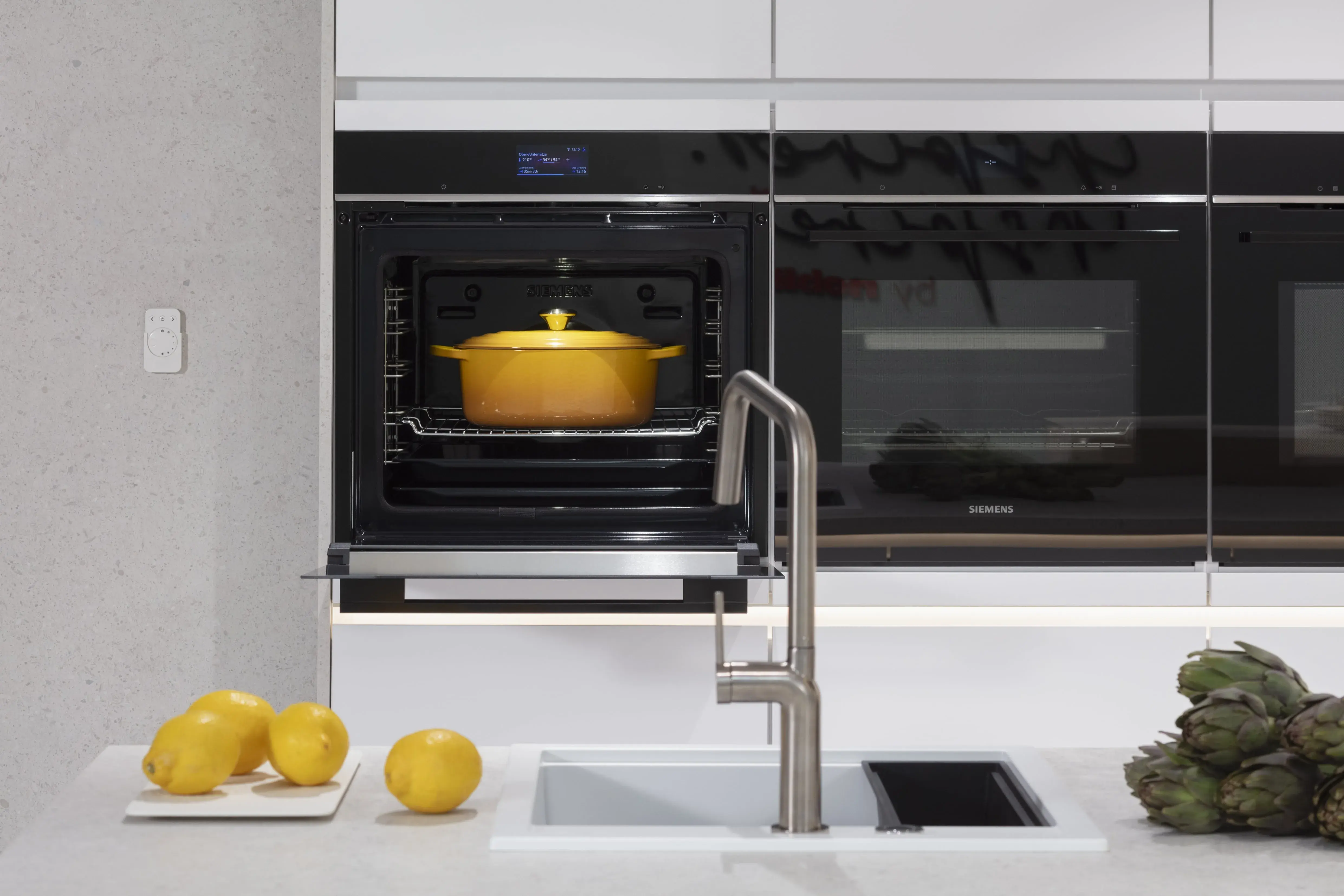 NOBILIA Küche „Ganz in Weiß“ mit SIEMENS Einbaugeräten